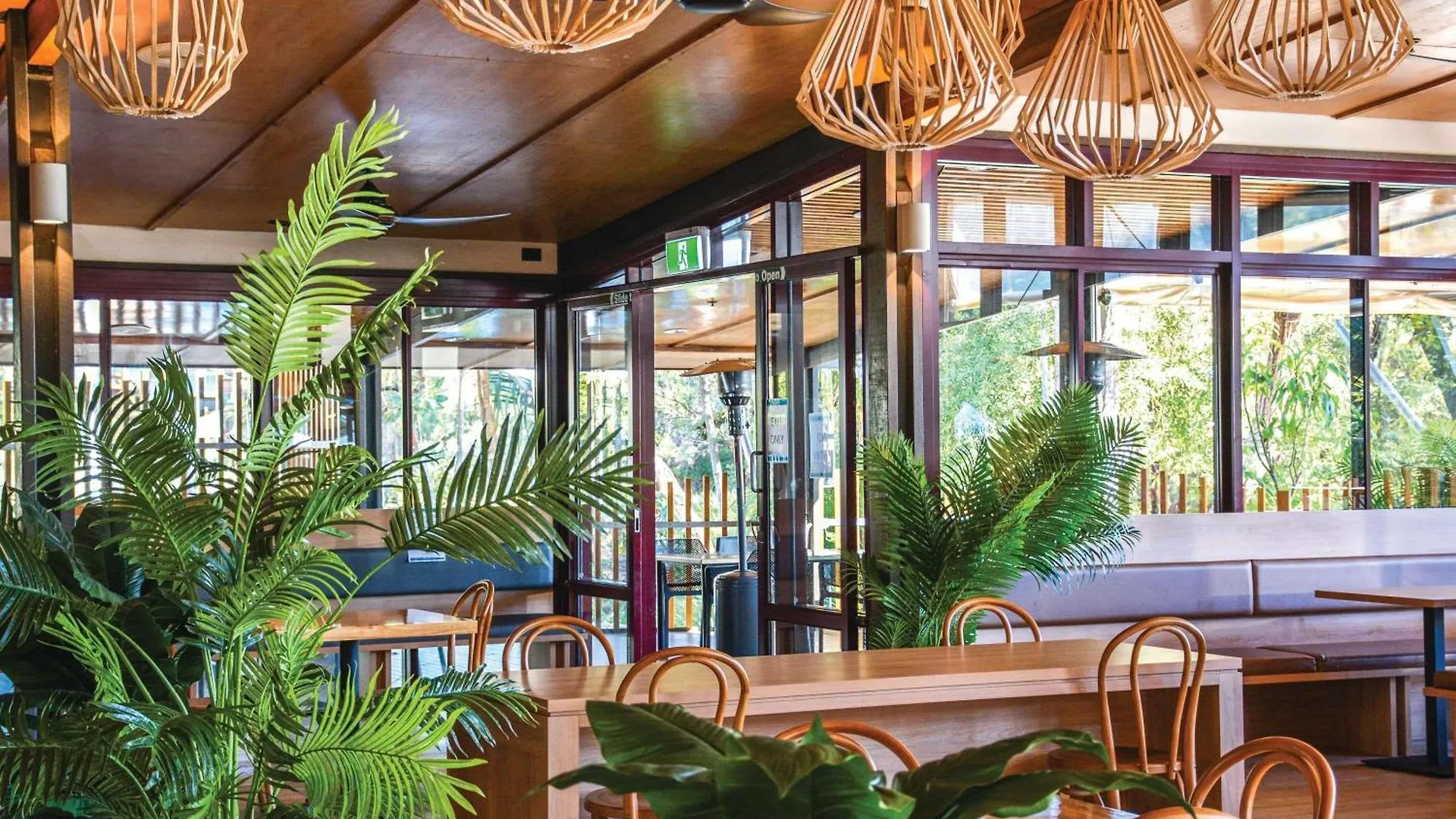 ****  Kingfisher Bay Resort Fraser Island Australia